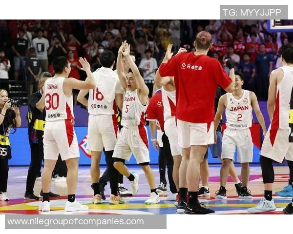 姚明领衔中国男篮对决法国队的精彩篮球较量与历史回顾